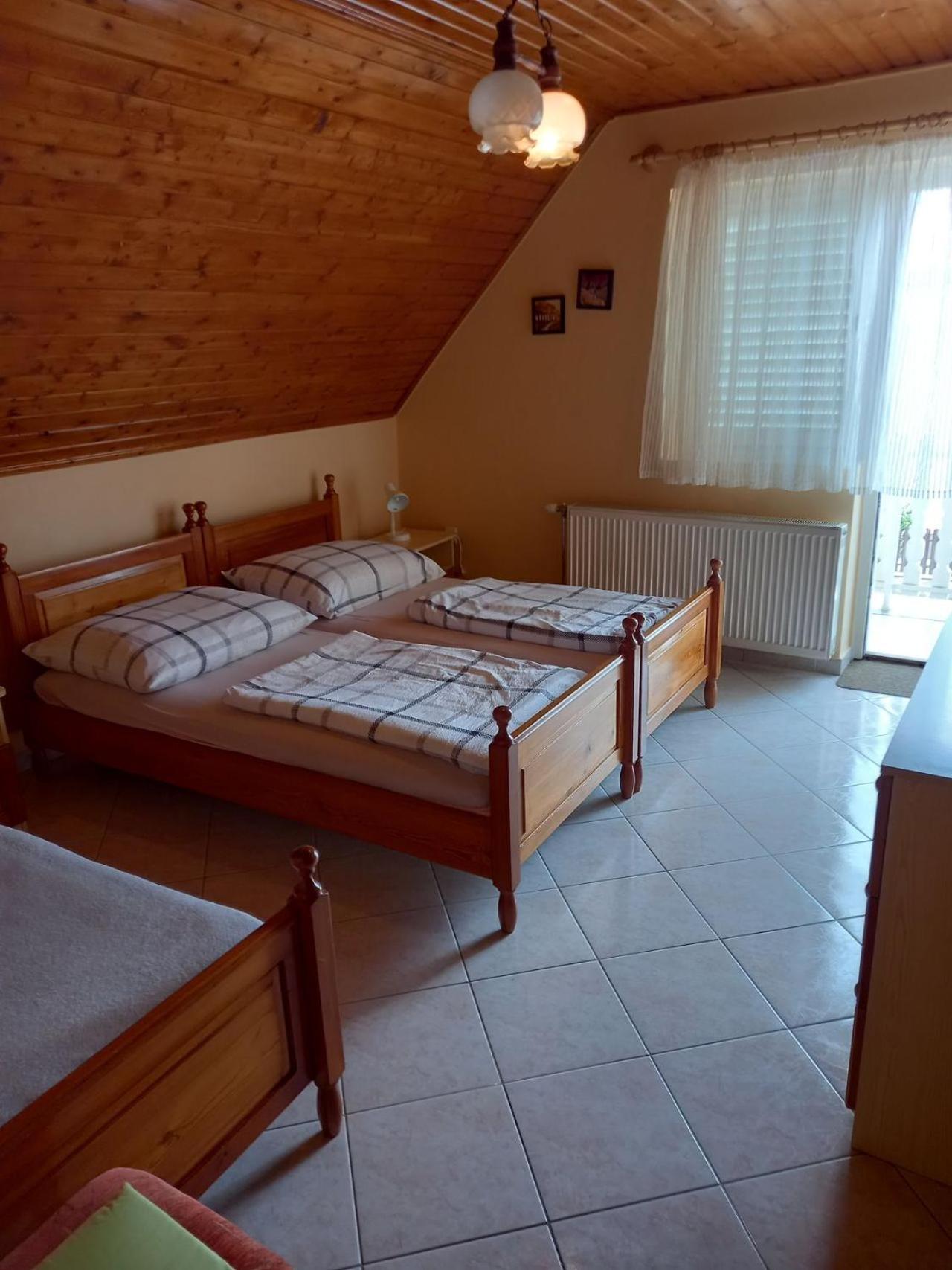 Gizella Haz Apartment Keszthely Bagian luar foto