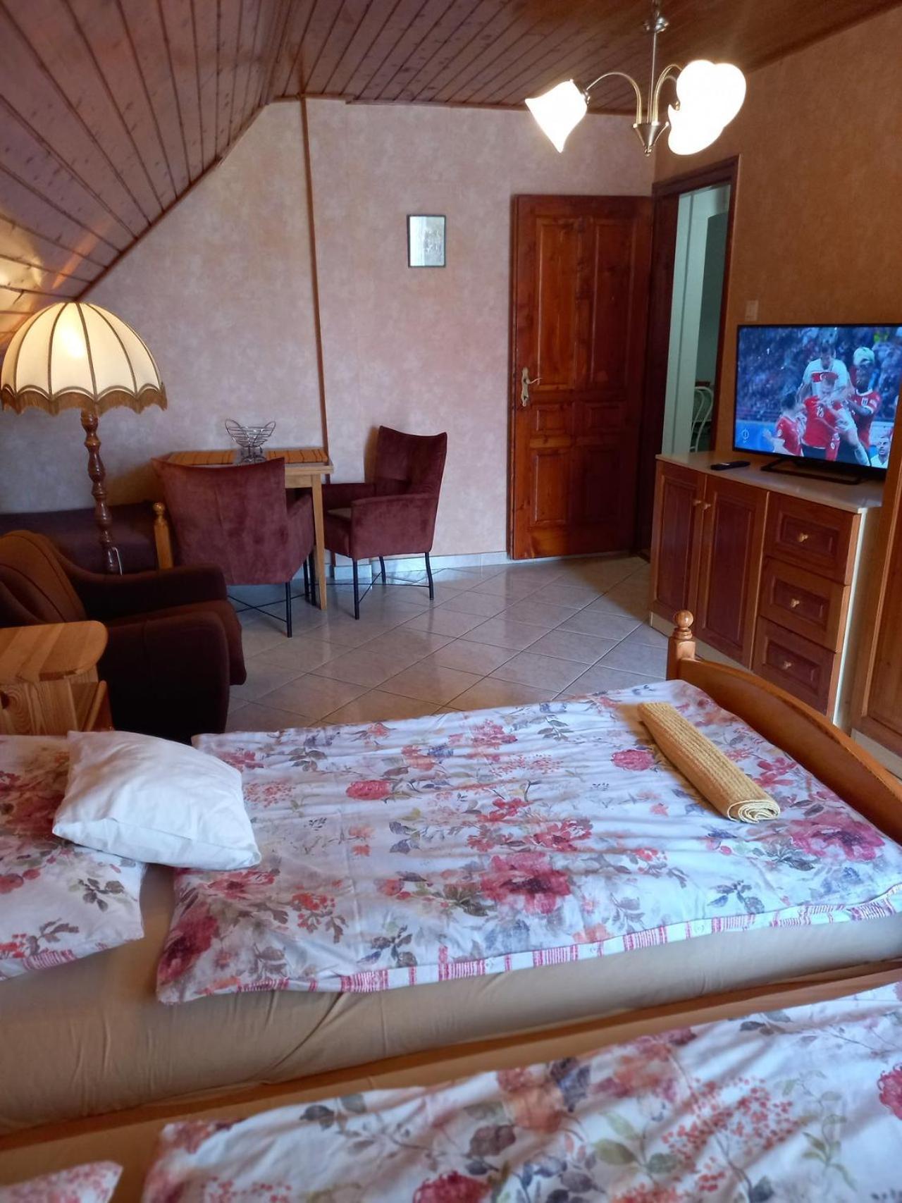 Gizella Haz Apartment Keszthely Bagian luar foto